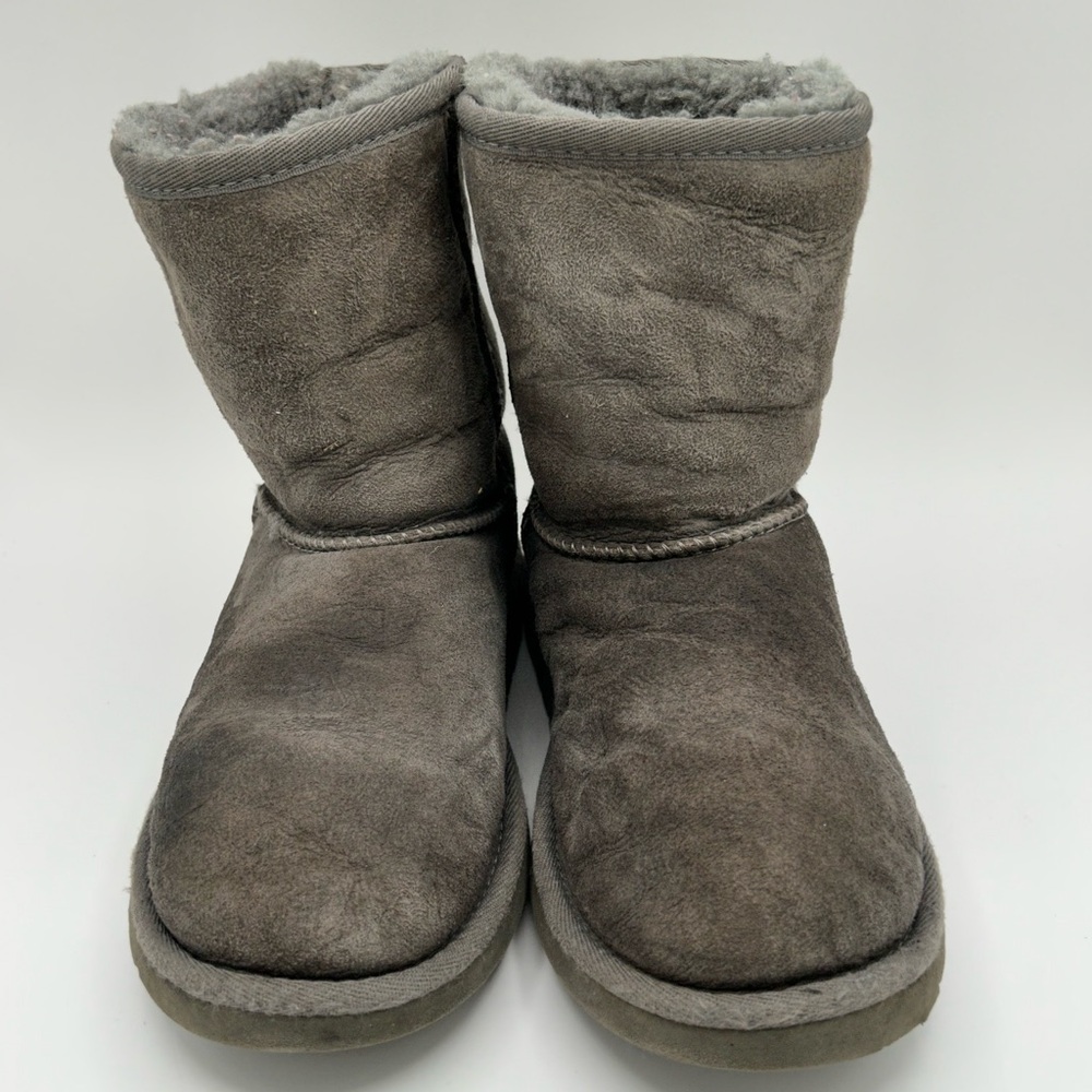 UGG Australia Kids Classic Short Gray Boot Size 3 Unisex Shoe - Picture 2 of 6